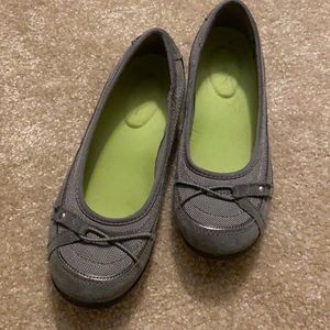 Grey comfort flats